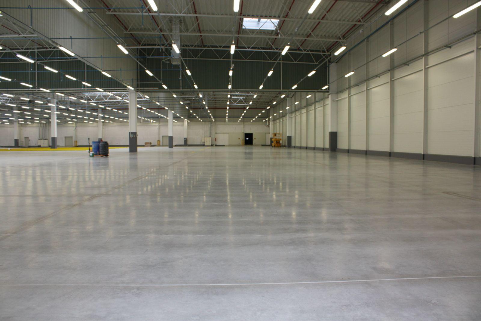 Posadzka betonowa  w halach magazynowych i produkcyjnych