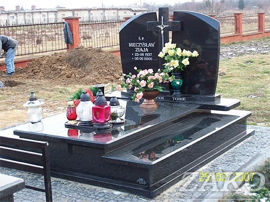 Nagrobek podwójny 21