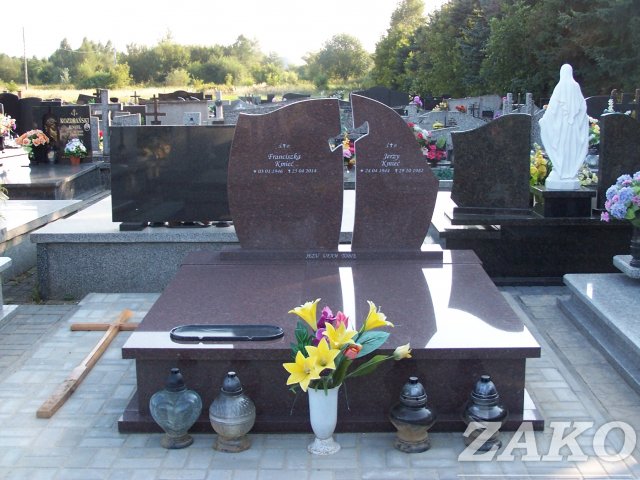 Nagrobek podwójny granit Tokowski z krzyżem wyciętym
