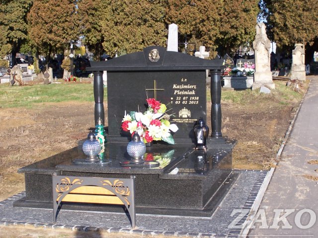 Nagrobek podwójny grobowiec z kolumnami toczonymi