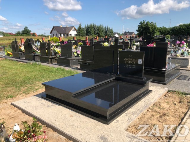 Nagrobek podwójny z granitu Nero Assoluto