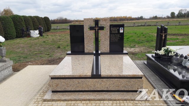 Nero Assoluto + Giallo Vittoria